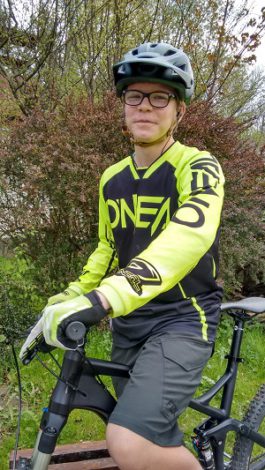 Der 14-jährige Moritz ist als leidenschaftlicher Biker täglich in Graz-Umgebung unterwegs.