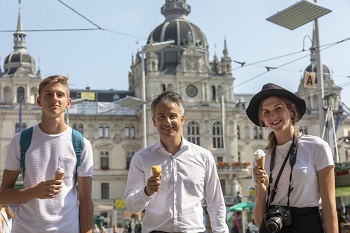 Ferien-Scouts Bernadette und Killian, Check It Graz Scouts mit Stadtrat Kurt Hohensinner